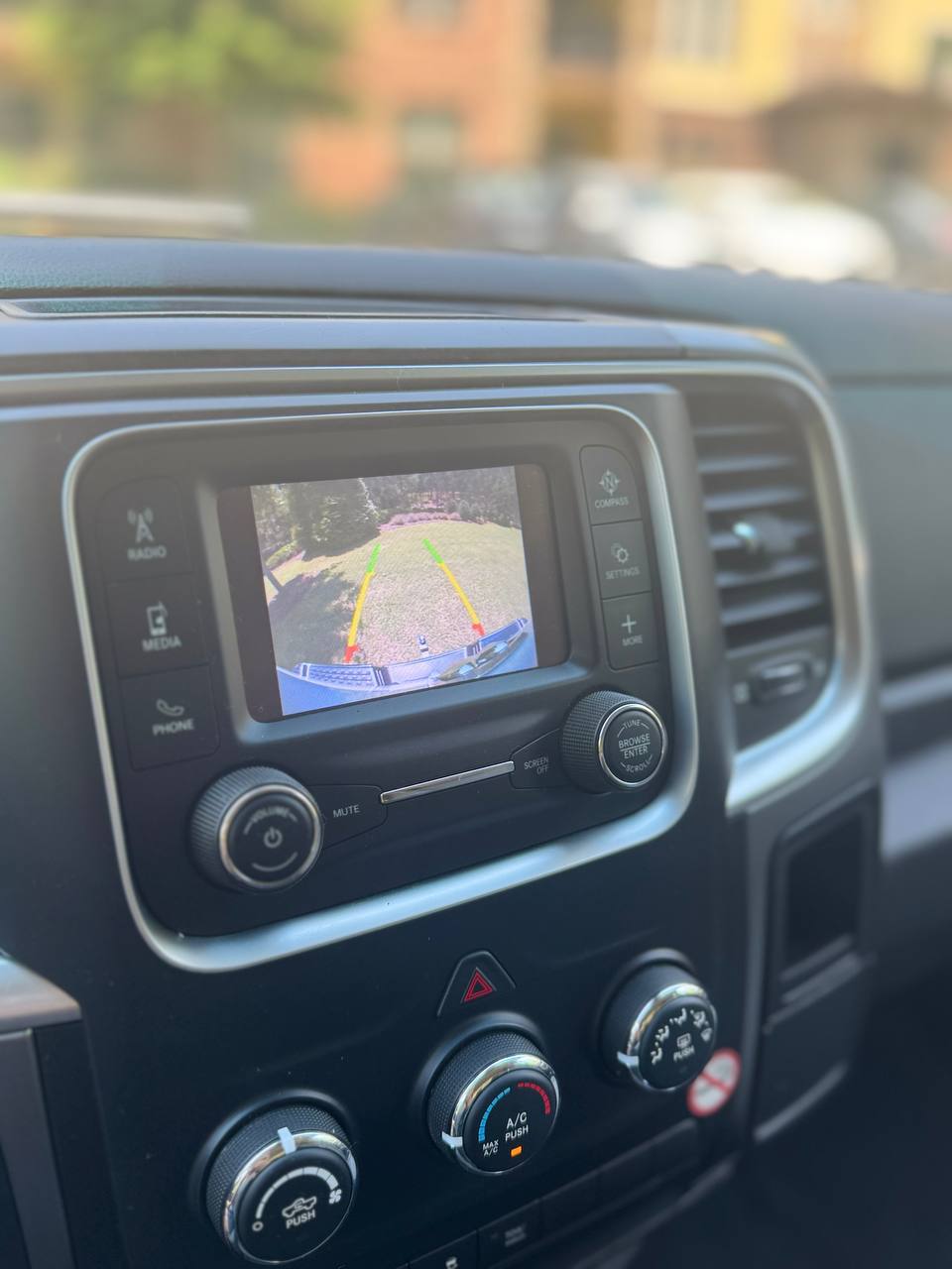 Ram 1500 Classic Crew Cab SLT (2021) - Gasoline